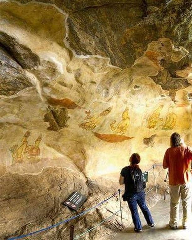 1-Day Sigiriya Rock Fortress & Dambulla Cave Temple Tour